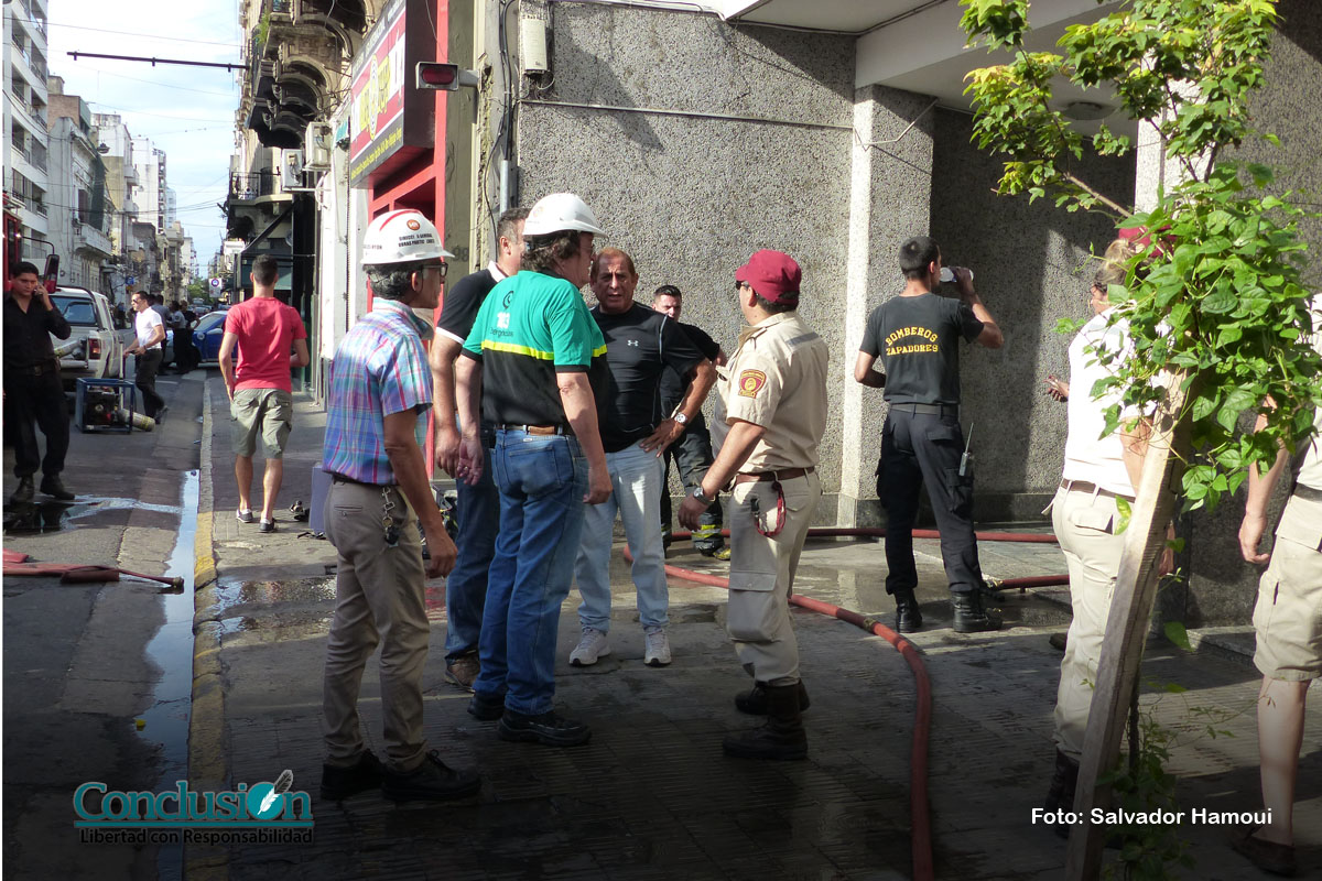 Avanza investigación por el incendio de Laprida al 900