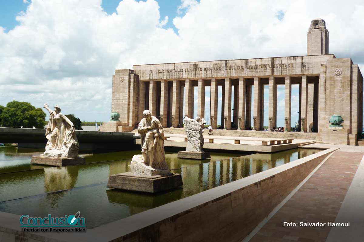 Estatuas de Lola Mora