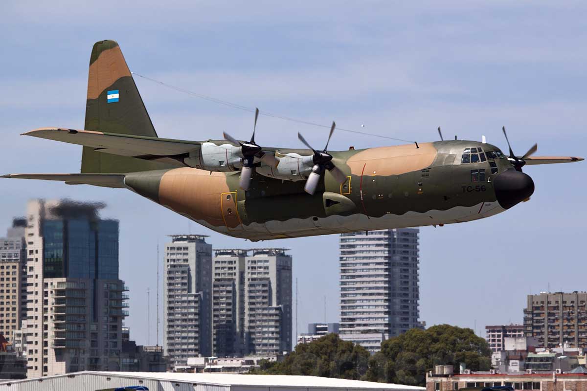 Avión del Ejército aterrizó de emergencia en Santa Cruz
