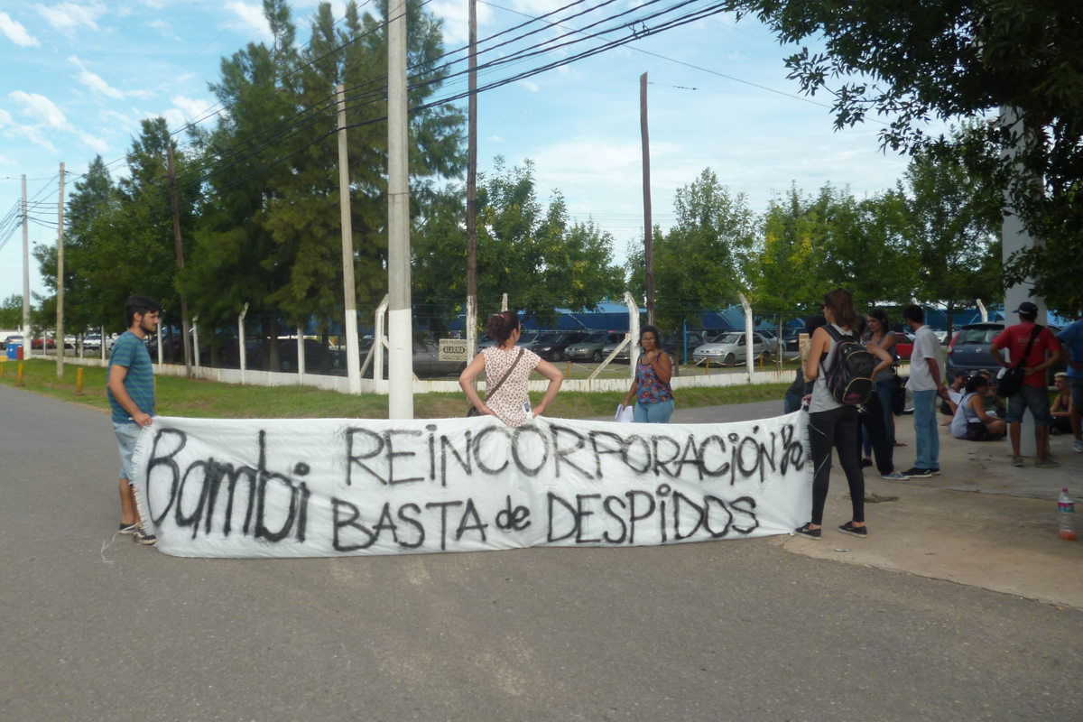 Trabajadores piden respuestas ante 80 despidos en Bambi