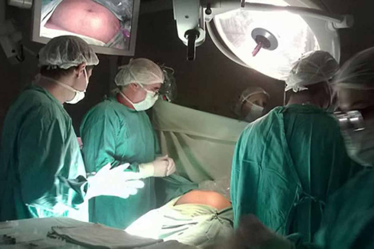 Nació bebé que fue operado en el vientre de su madre