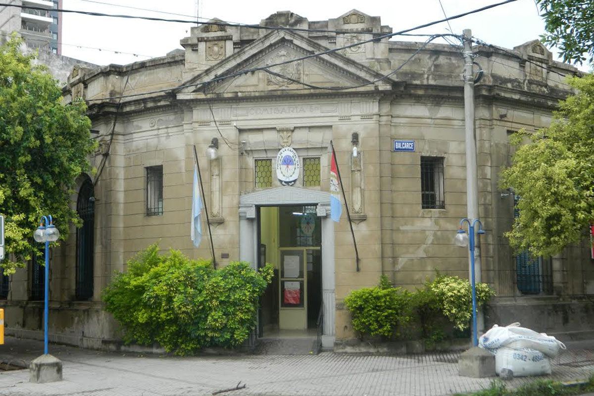 Hallan documentación histórica en una comisaría