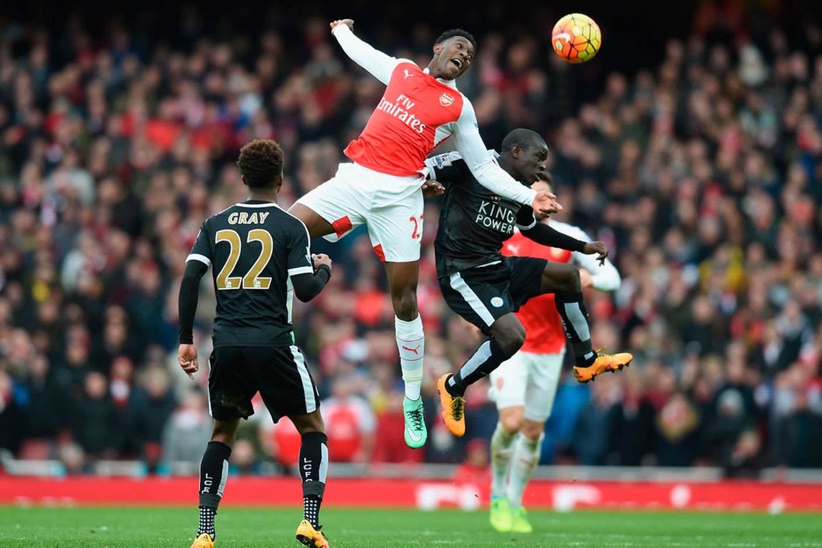 Arsenal venció a Leicester y no baja los brazos