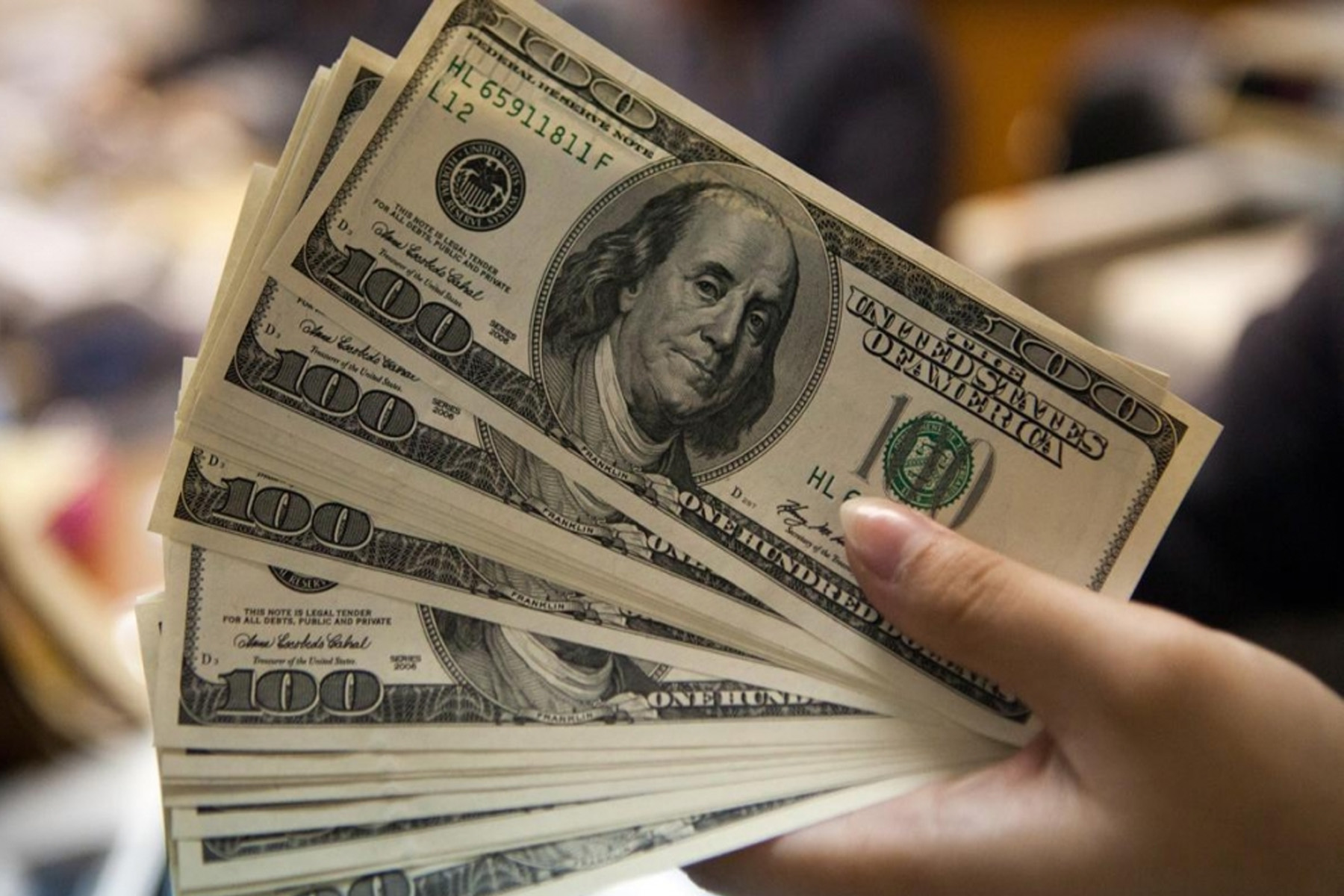 El dólar cerró hoy a $15,23 cortando con la racha alcista