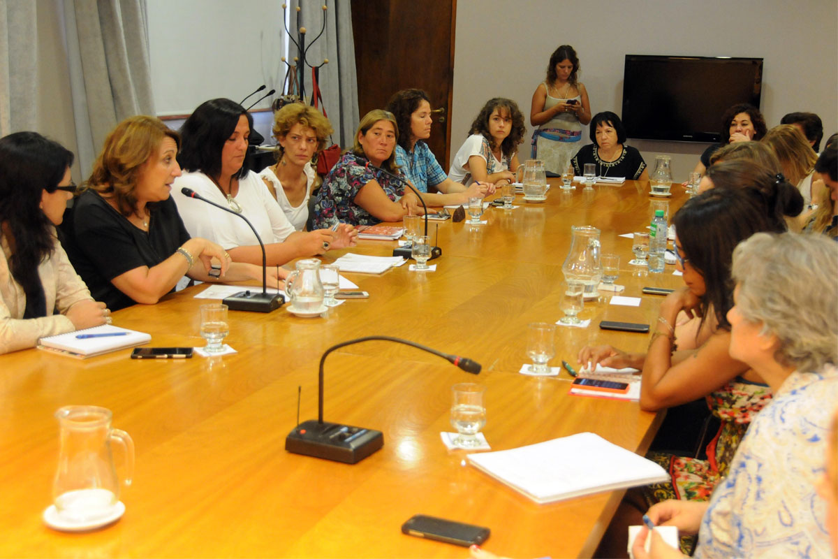 Fein presidió la primera Mesa de lucha contra la trata