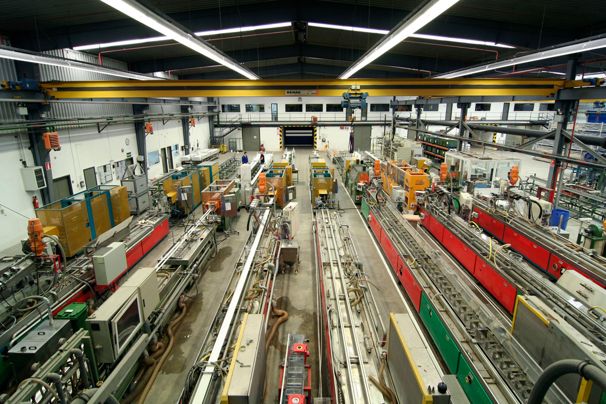La producción industrial cayó 2,3% en enero