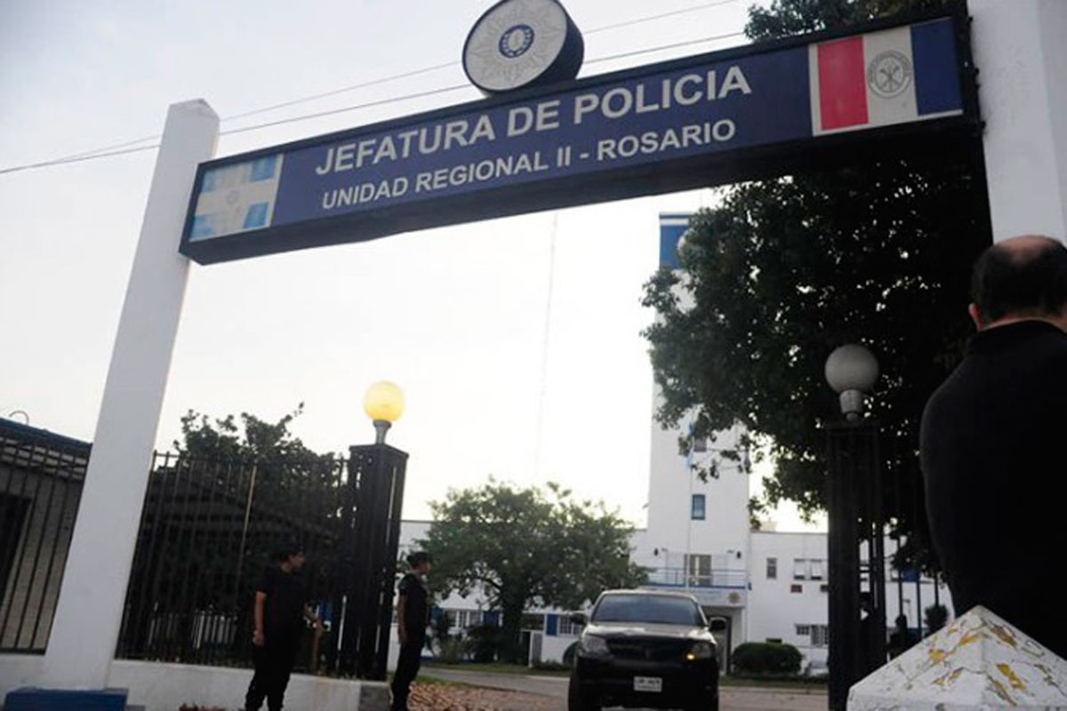 Detienen a 15 policías acusados de fraguar un tiroteo en Roldán