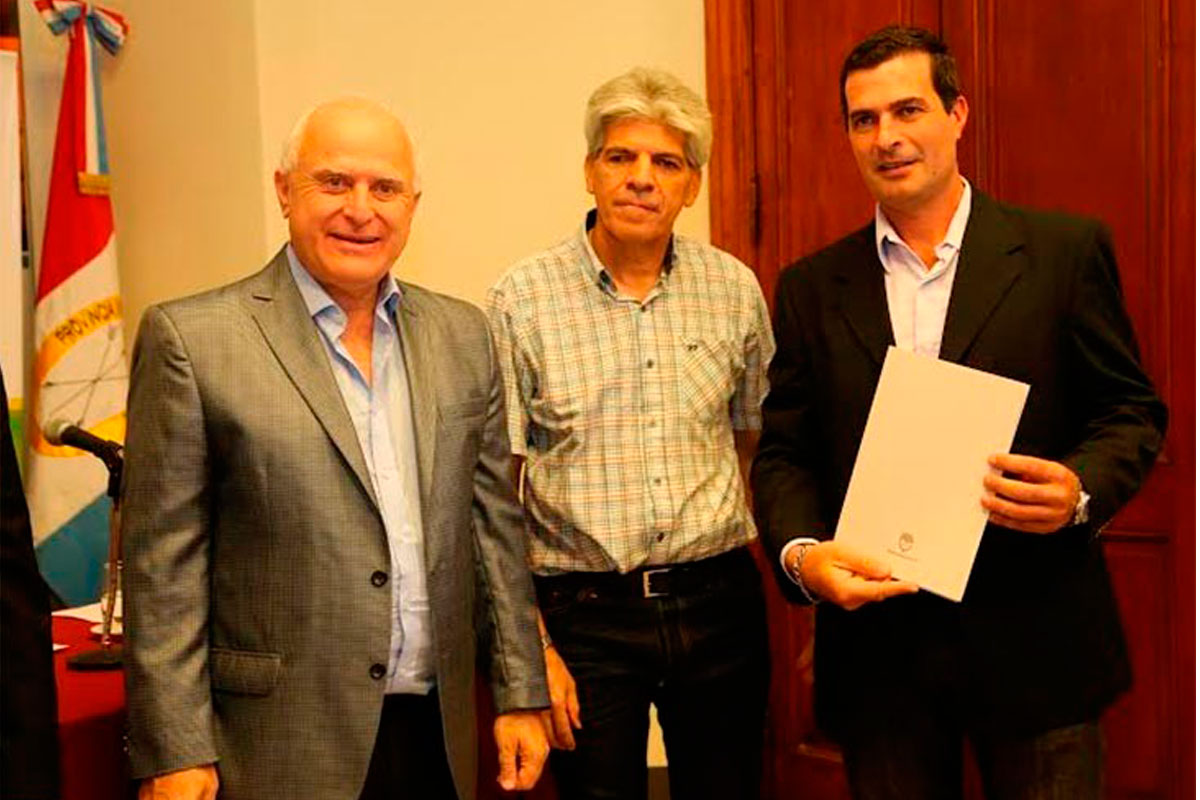 Entregan fondos a productores afectados por inundaciones