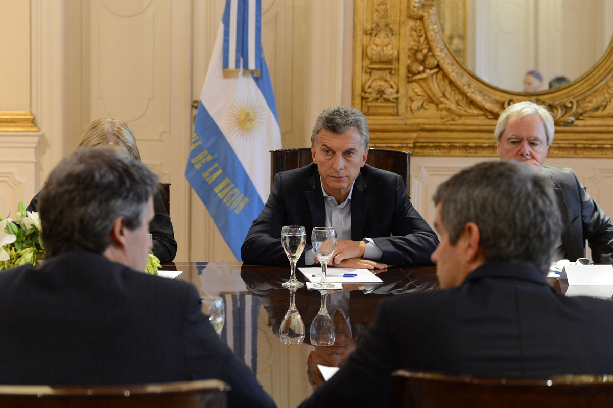 Macri se reunirá hoy con intendentes de 24 provincias