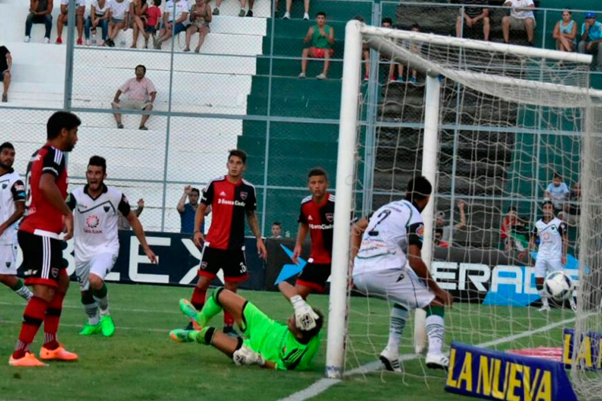 Un debut para el olvido: Newell’s cayó 2 a 1 con San Martín