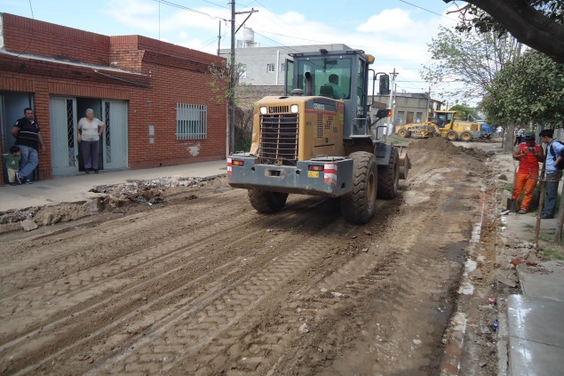 Avanzan obras de pavimentación en barrios