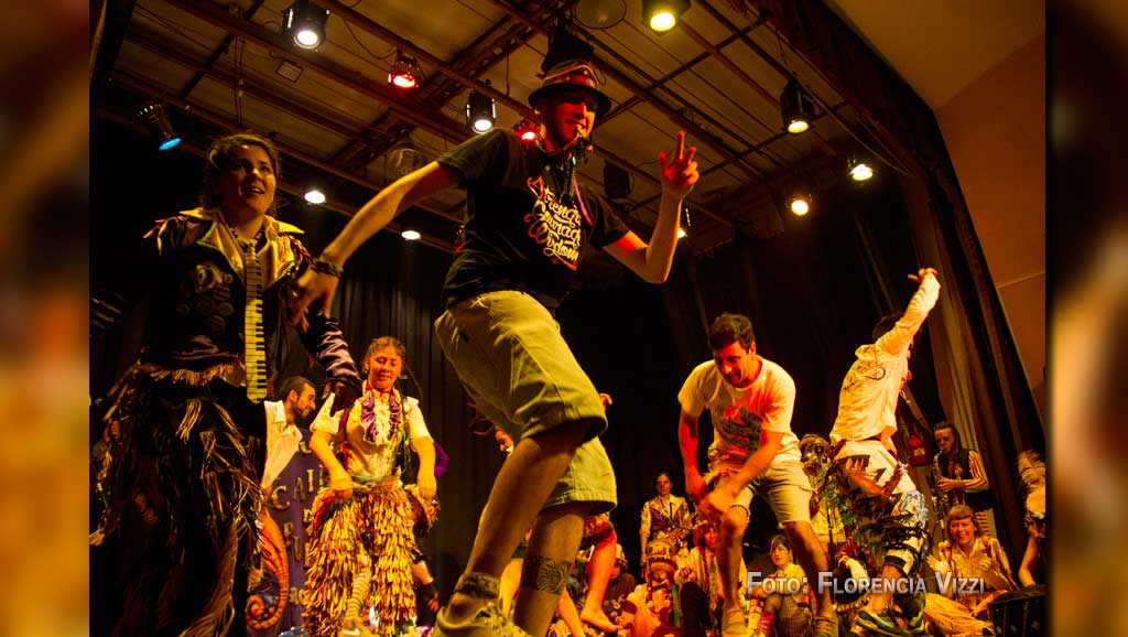 Las murgas rosarinas, haciendo de las suyas a puro Carnaval…