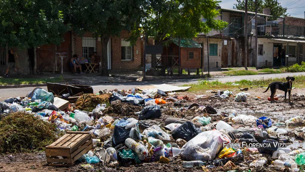 Basura, sol y calor, un combo explosivo… un reclamo que se repite en todos los sectores de la ciudad.