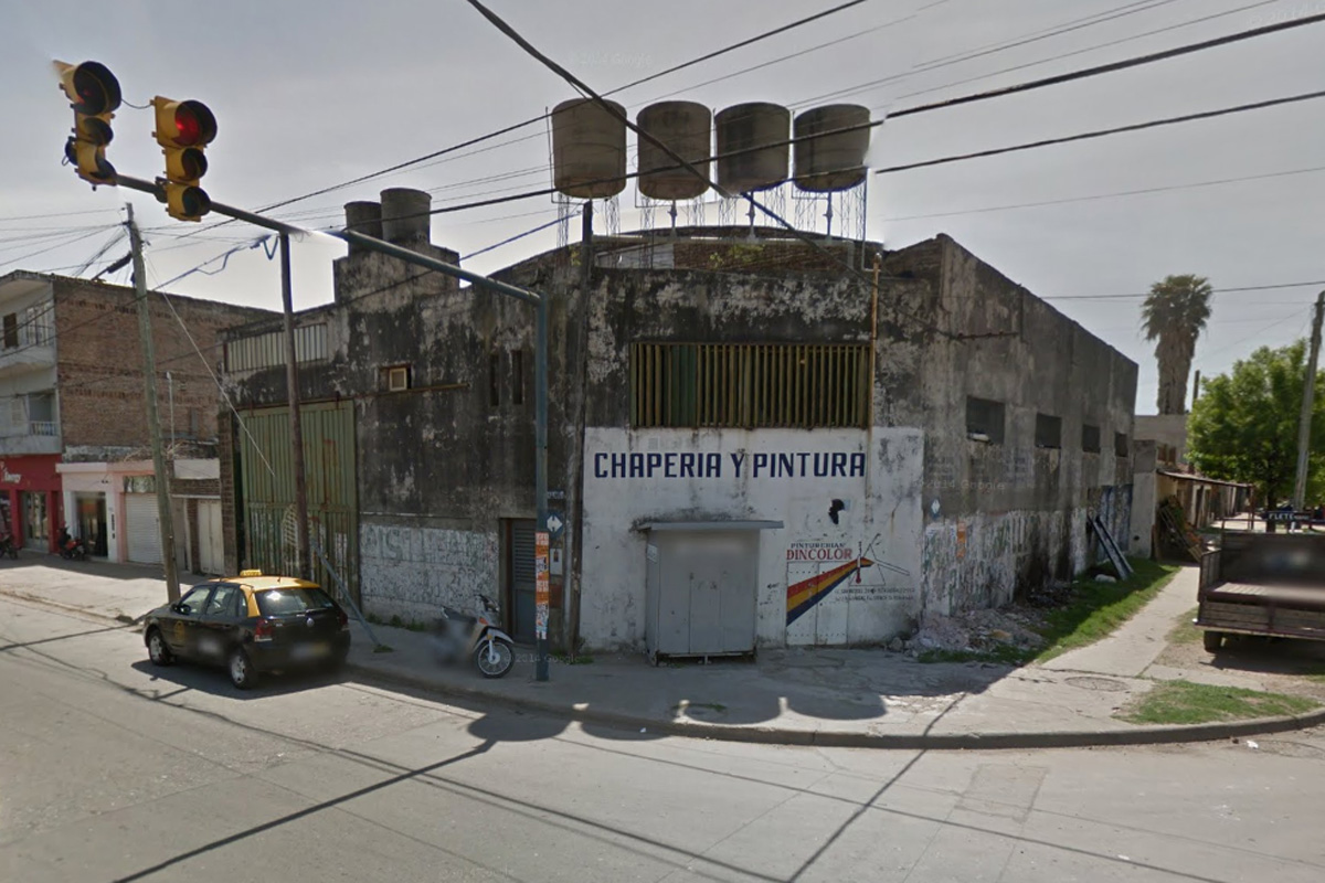 Violento asalto a un taller de chapería en zona oeste