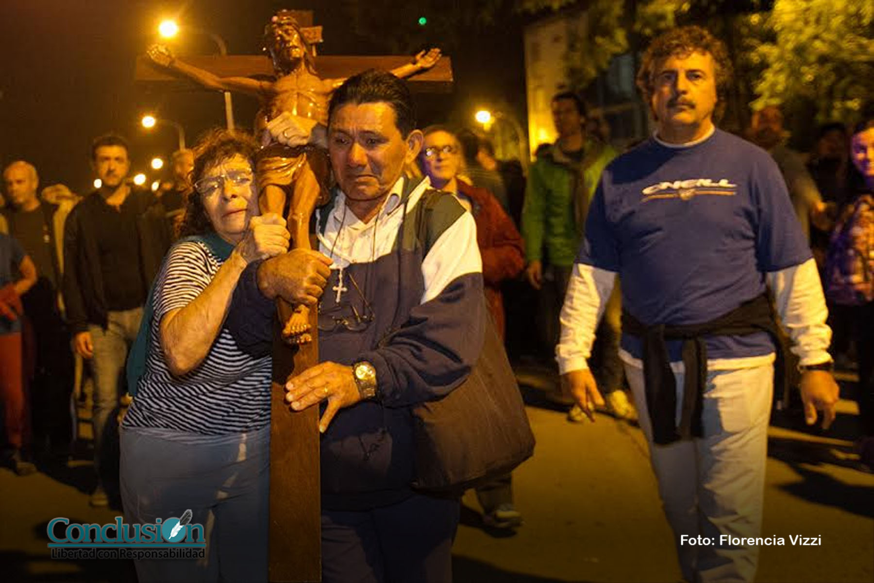 Multitudinaria congregación por el Vía Crucis en Rucci