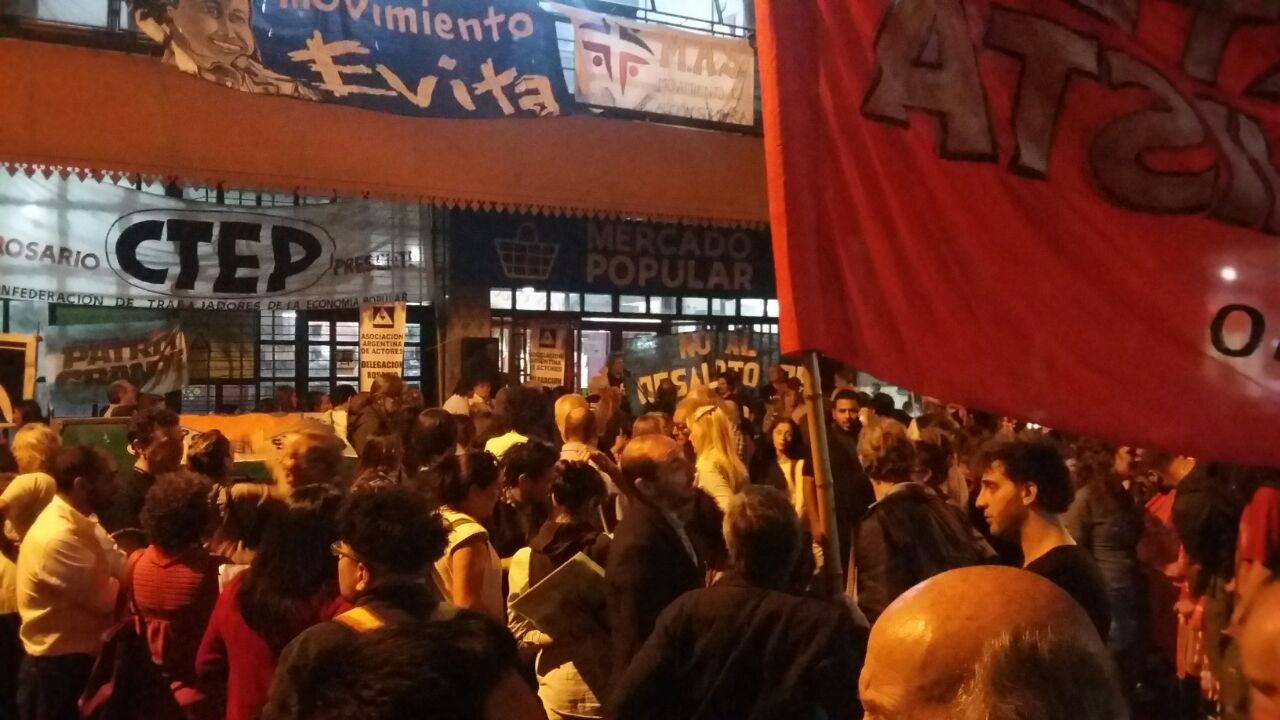 La Toma resiste: gran movilización en su defensa
