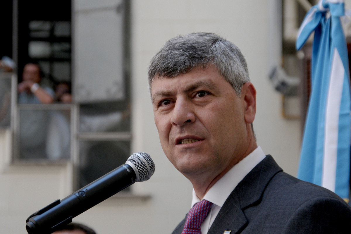 «El Estado fiscalizará las semillas, no un privado»