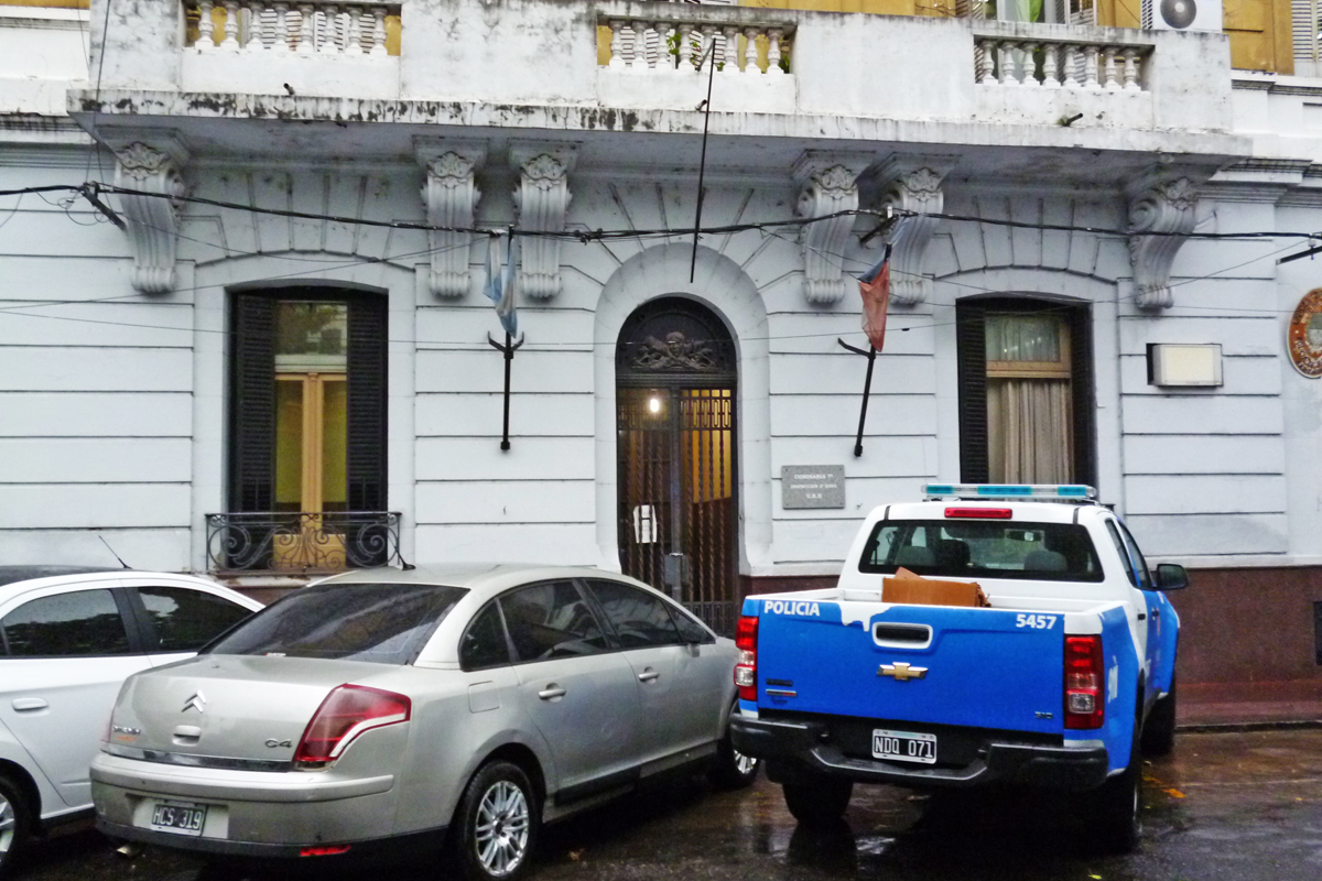 Amenazó de muerte a su joven novio con un cuchillo