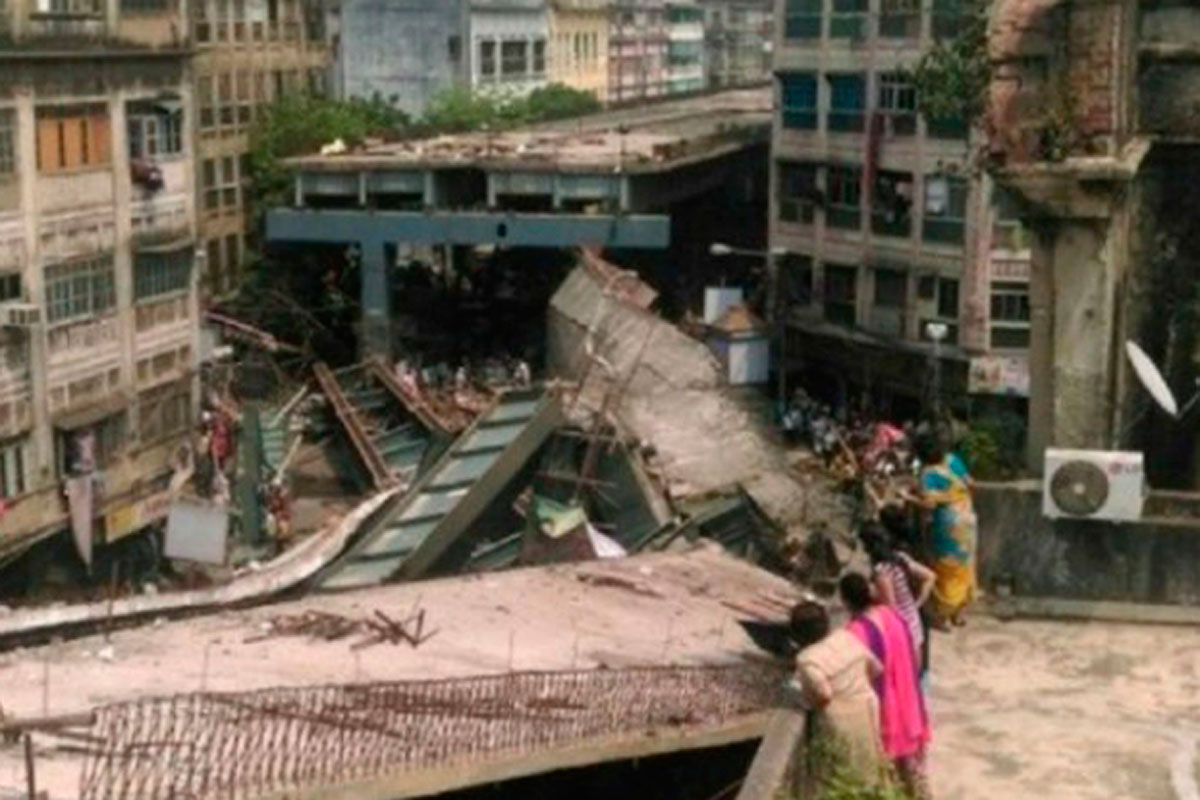 India: al menos 14 muertos tras derrumbe de un puente