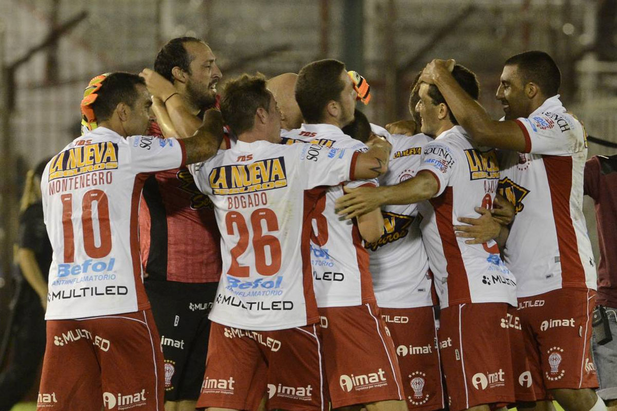 Huracán visita a Peñarol por la Copa Libertadores