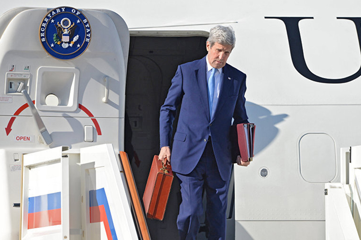 John Kerry arribó a Rusia para reunirse con Putin