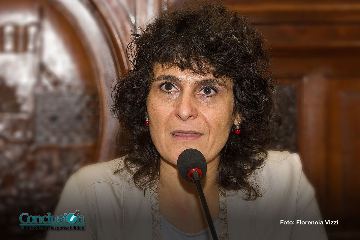 “Se debe controlar a los violentos y no a las víctimas”