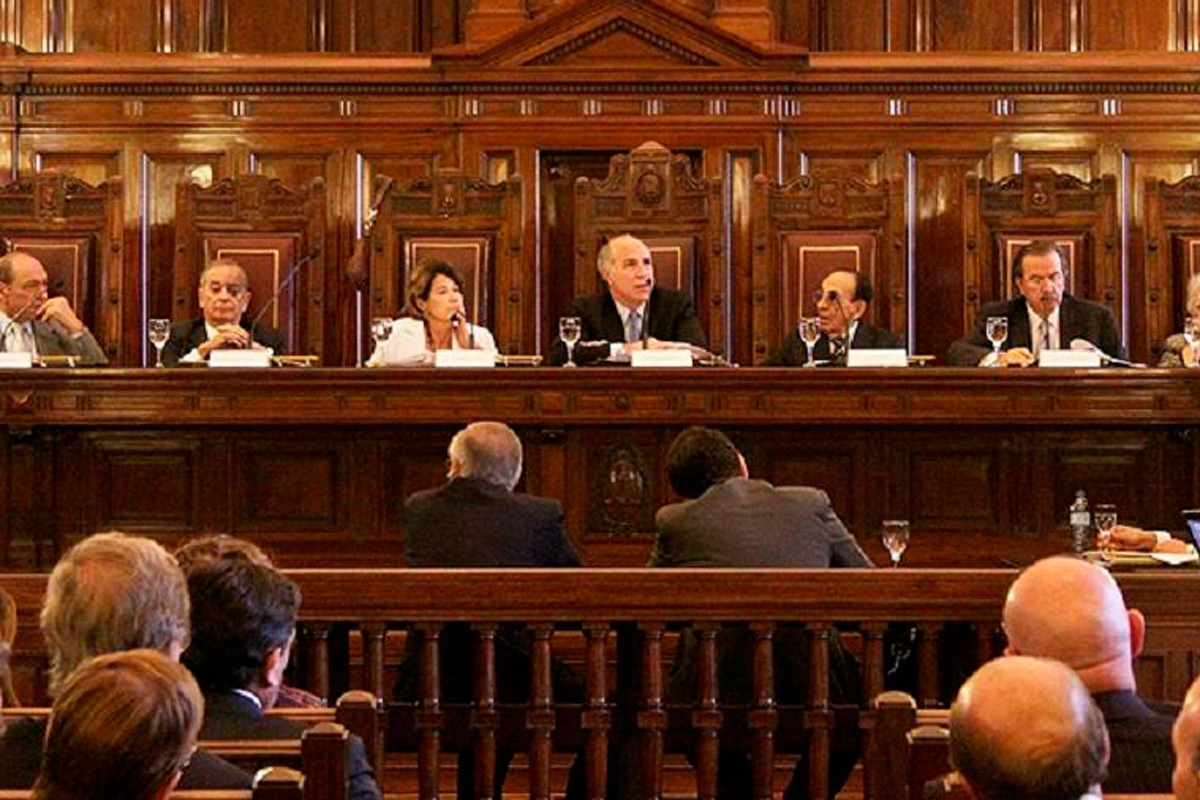 Jueces federales rechazan las reformas del Gobierno