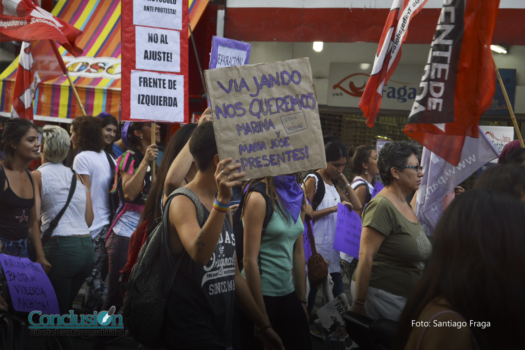 Multitudinaria marcha por el Día Internacional de la Mujer