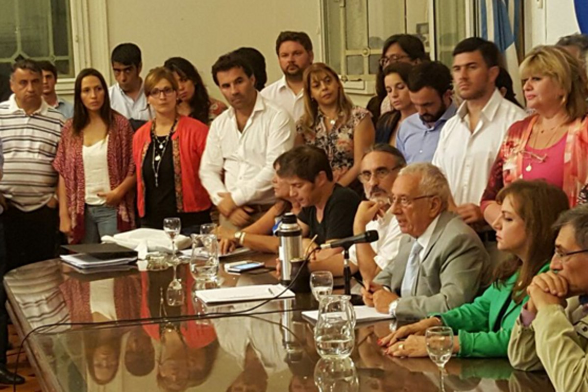 Diputados del FPV-PJ proponen consulta popular por pago a buitres