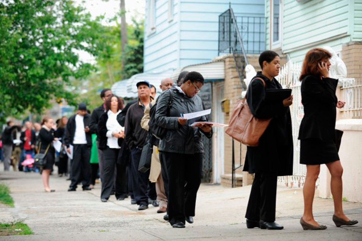 Creación de empleo creció en EEUU y la tasa sigue en 4,9 %