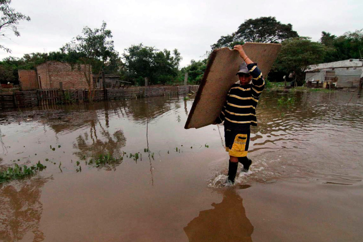 Los ríos Paraná y Salado bajan, pero aún hay 1.631 evacuados