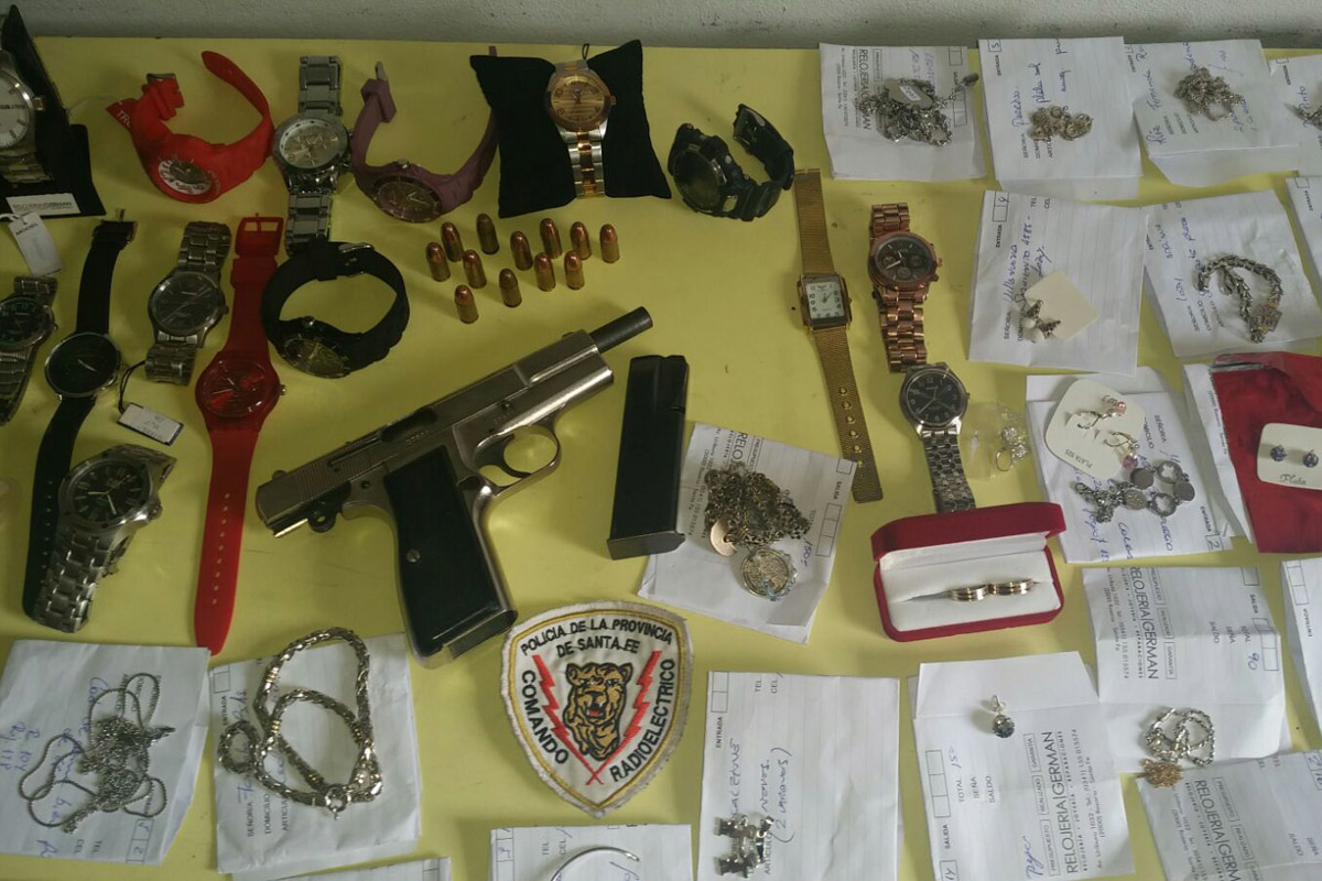 Detenidos tras asaltar una joyería en zona sur