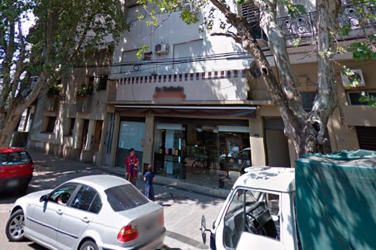 Roban y secuestran a cuatro personas en una panadería