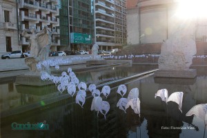 pañuelos-bordados-en-el-monumento_fvizzi