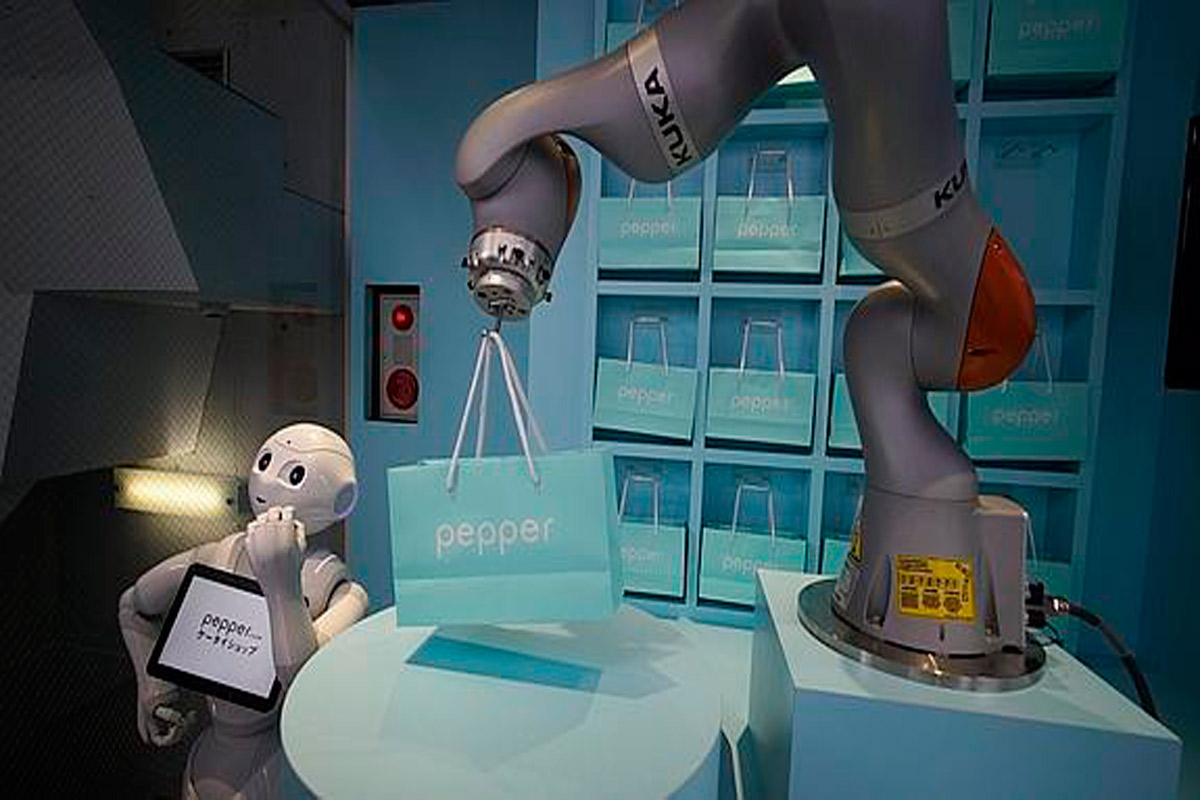 Abre la primera tienda atendida por robots