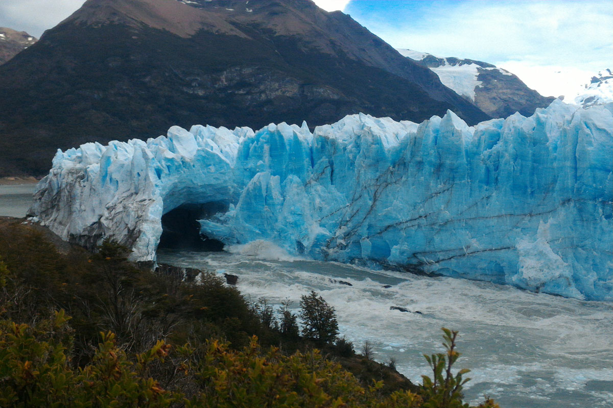 Miles de turistas presenciaron la ruptura del Perito Moreno
