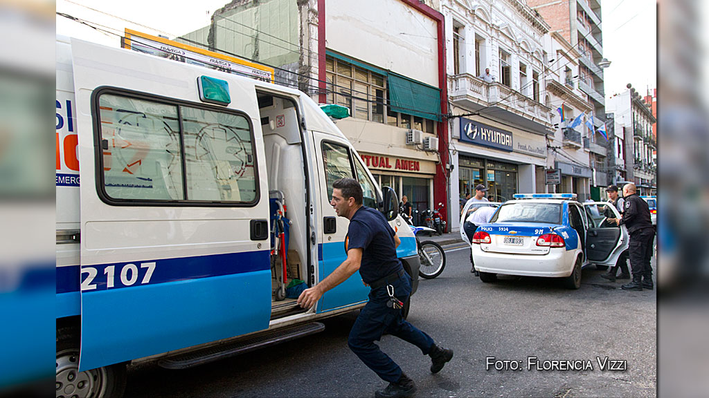 Corridas y desesperación, una imagen que se repite en una ciudad en la que el valor de la vida parece haber perdido toda vigencia.