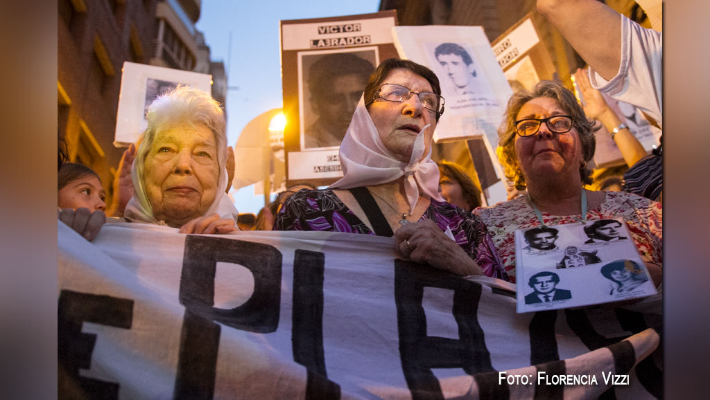 Ejemplo de constancia y fortaleza, Elsa Masa y Norma Vermeulen, marcharon junto a los rosarinos, para conmemorar los 40 años del Golpe de Estado que se llevó a sus hijos