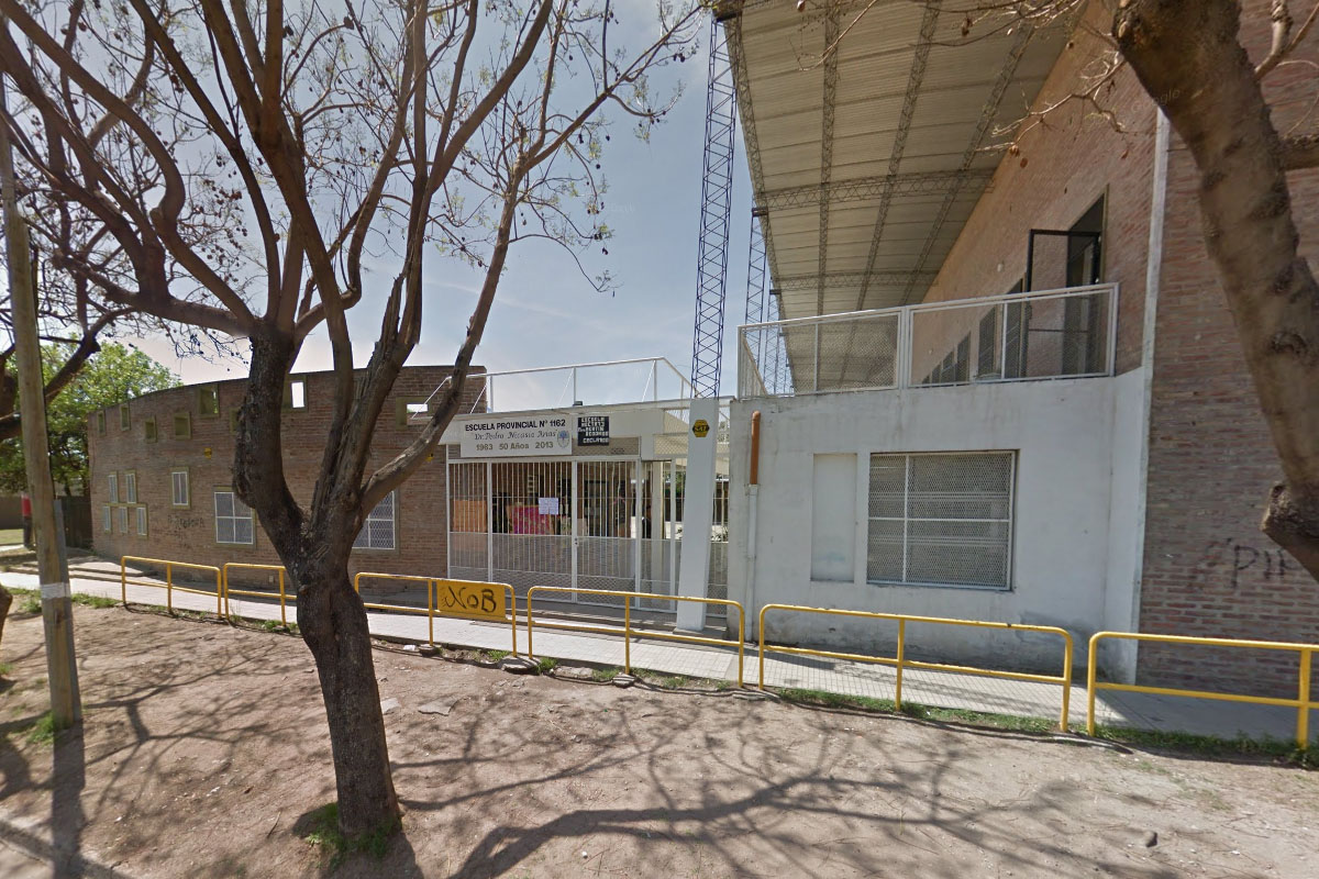 Delincuentes asaltaron una escuela y fueron detenidos