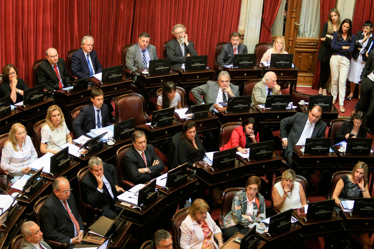 Senado: intenso debate para aprobar el acuerdo con buitres
