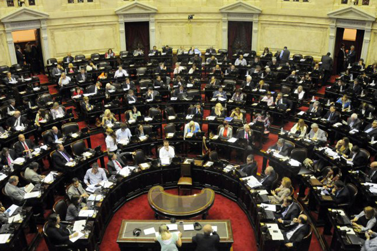 Fuertes cruces en el desarrollo de la sesión por fondos buitres