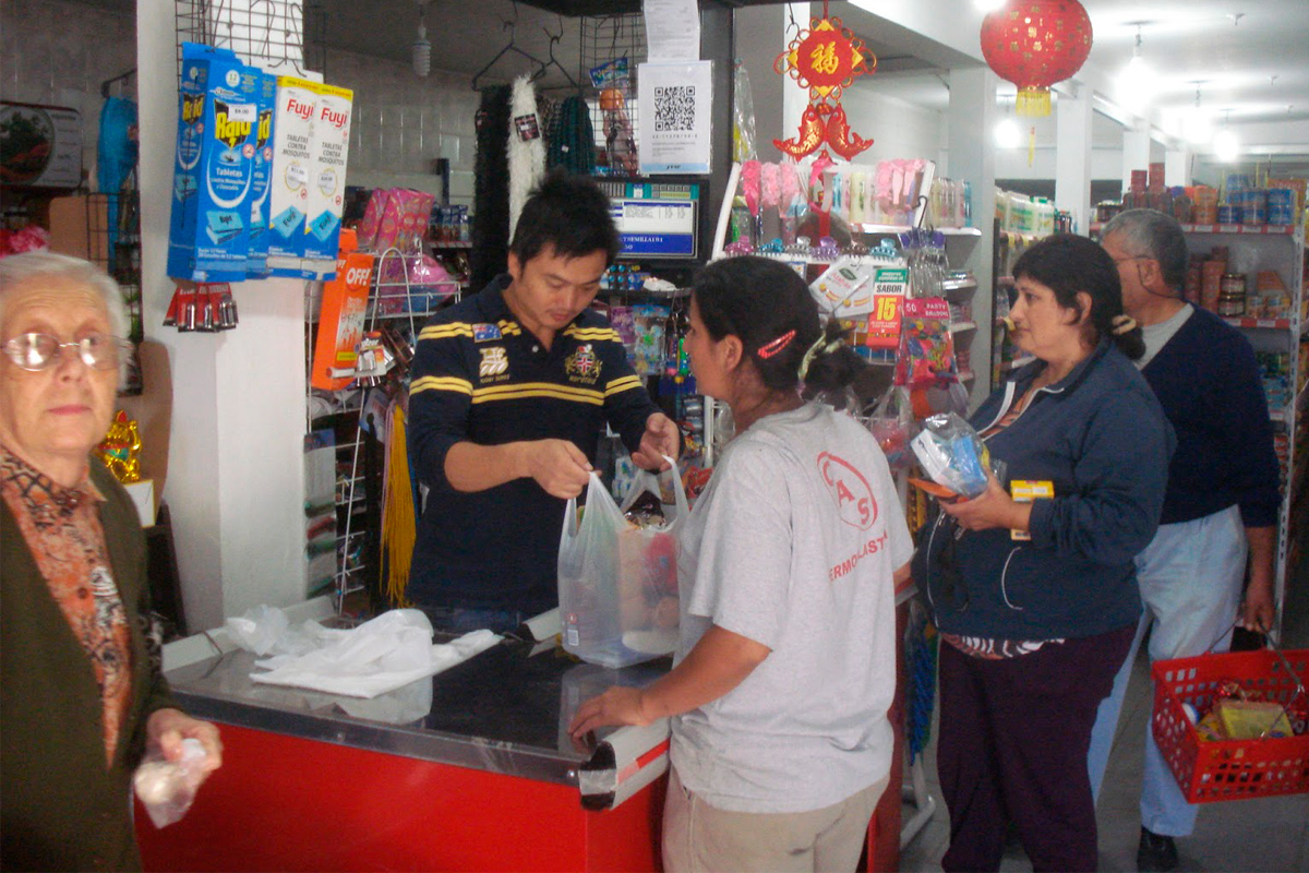 Para supermercadistas chinos, consumo bajó cerca de 10%