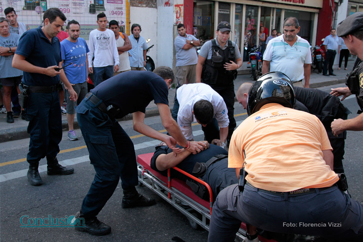 Policía fue baleado por un delincuente en pleno centro