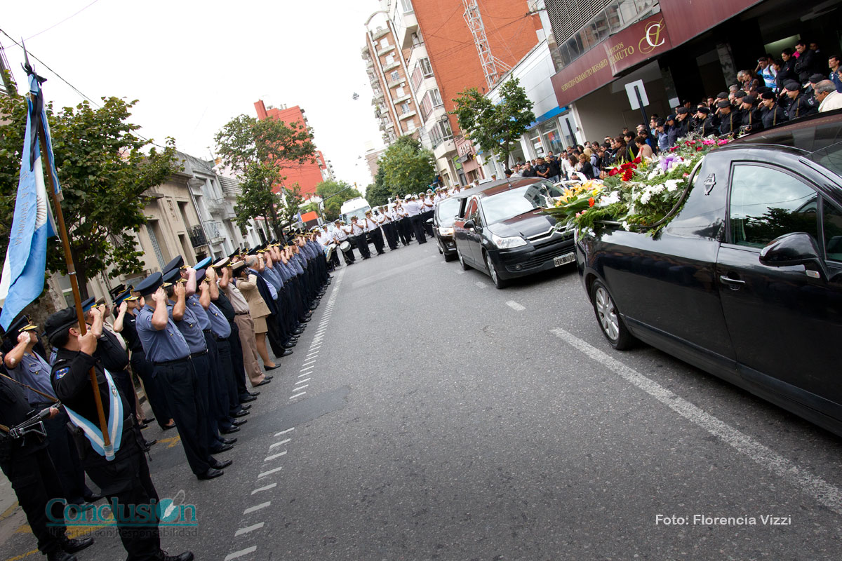 Con una ceremonia oficial despidieron a policía asesinado