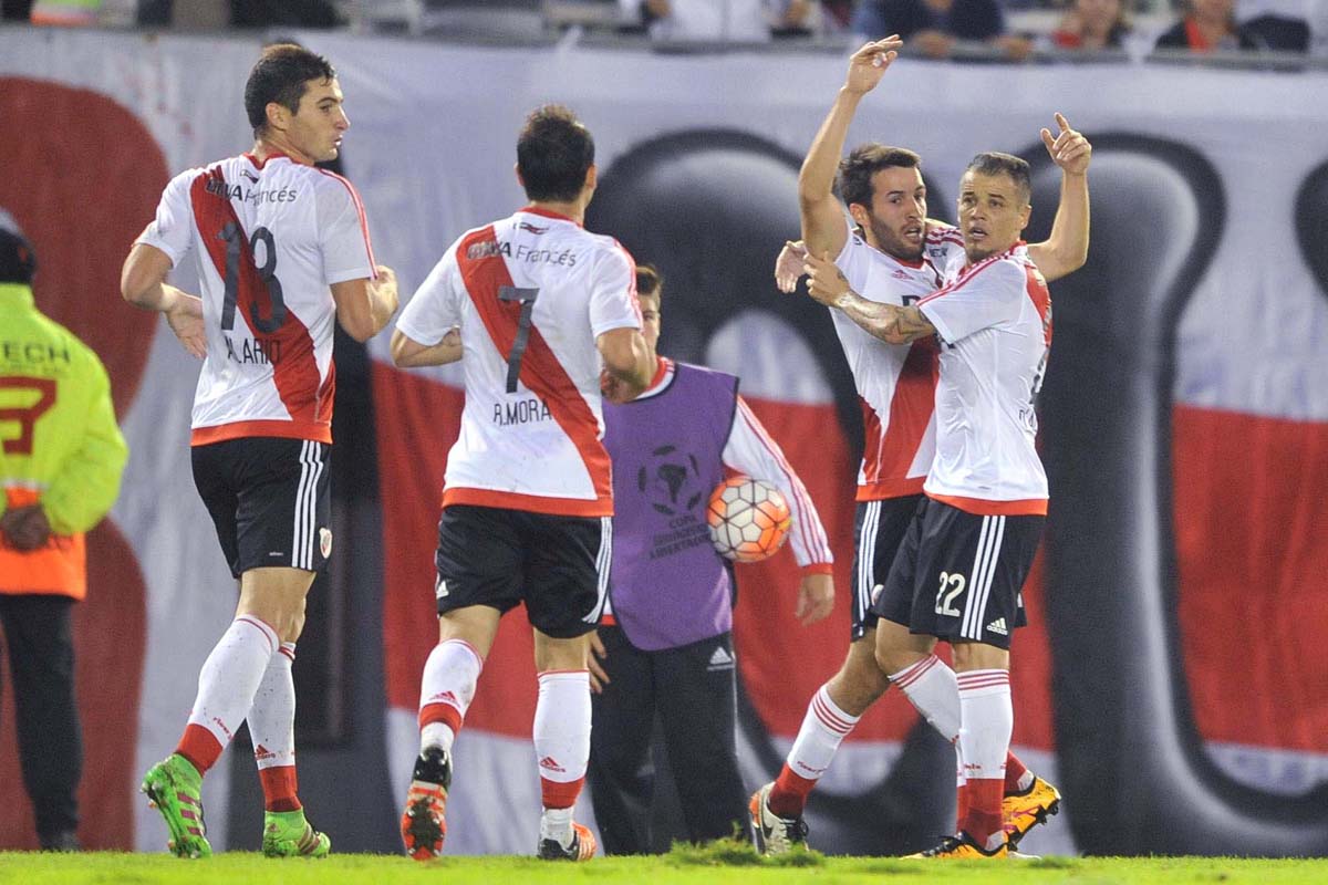 River apabulló a The Strongest y es primero en su grupo