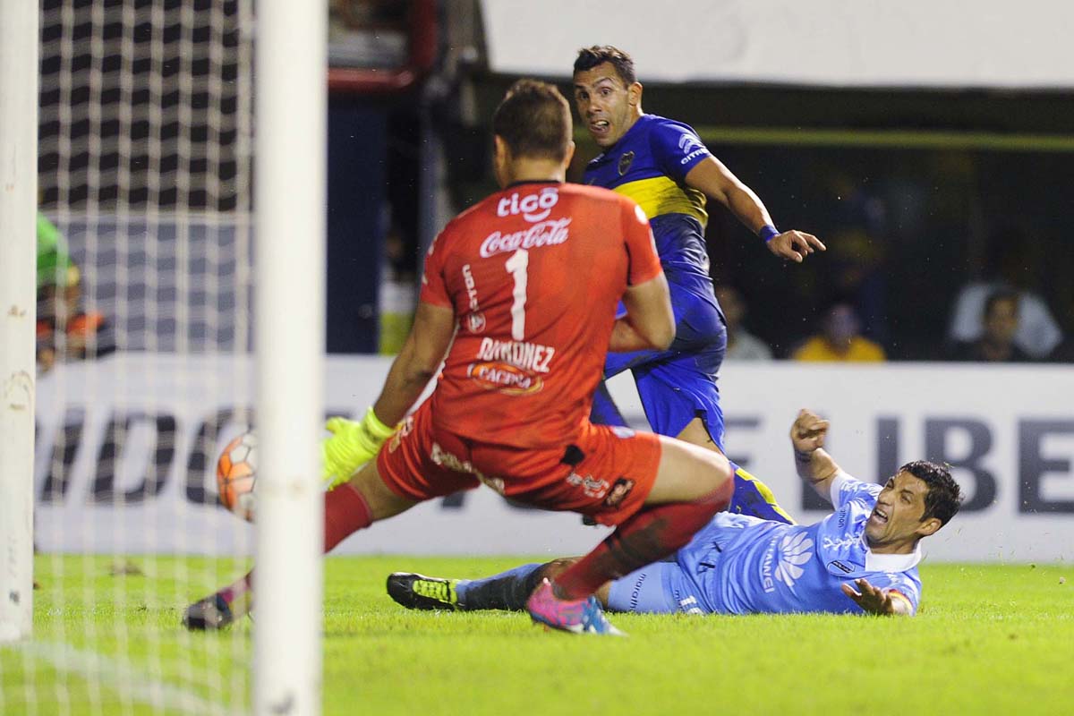 Boca derrotó a Bolívar y se acomodó en el grupo 3