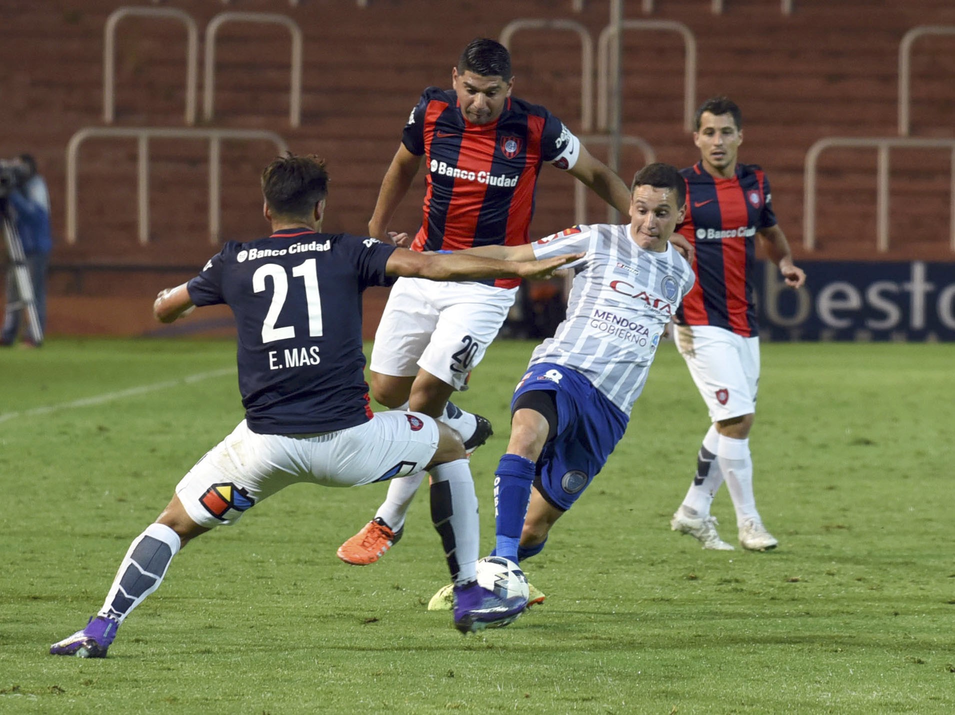 Godoy Cruz perdió y Central si gana, vuelve a la punta