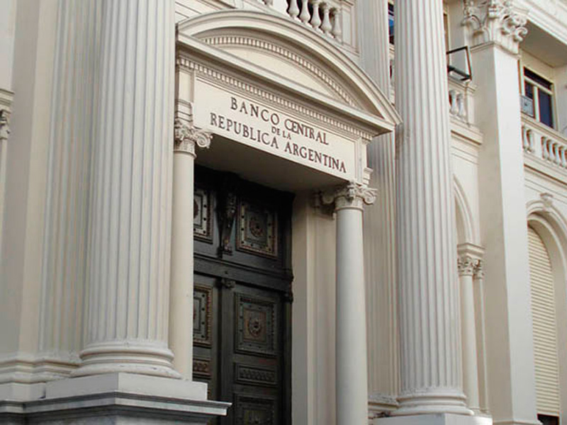 El BCRA liberó la compra de dólares para importaciones