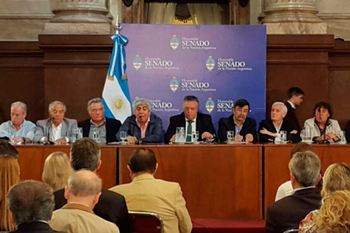 Con el visto bueno del Papa, CGT y CTA unifican el reclamo