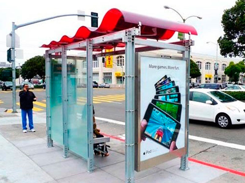 Llegan las «Ecoparadas»: paneles solares, wifi y recarga de teléfonos